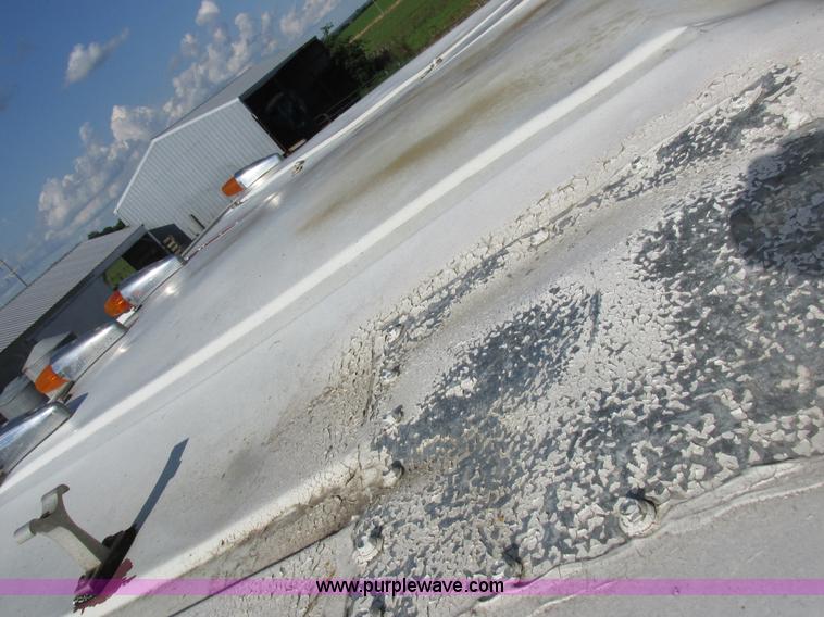 image for item L4015 1993 International 9400 crane truck