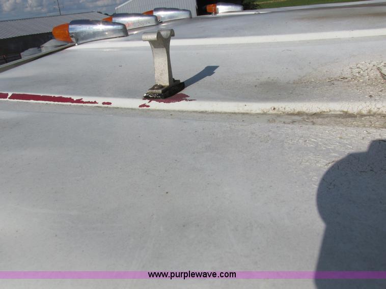 image for item L4015 1993 International 9400 crane truck