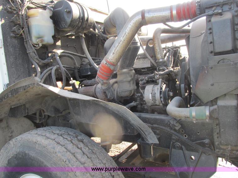 image for item L4015 1993 International 9400 crane truck