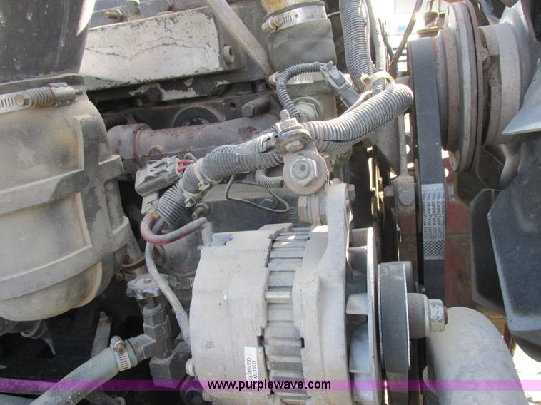image for item L4015 1993 International 9400 crane truck