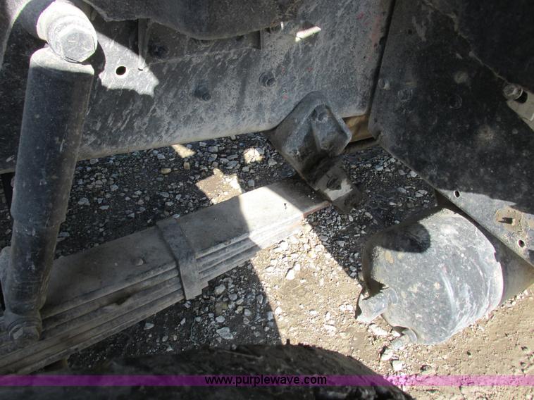 image for item L4015 1993 International 9400 crane truck