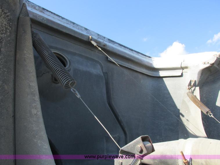 image for item L4015 1993 International 9400 crane truck