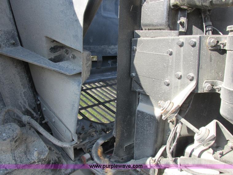 image for item L4015 1993 International 9400 crane truck