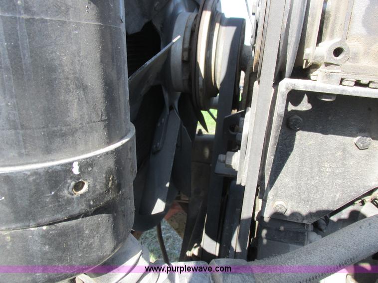 image for item L4015 1993 International 9400 crane truck