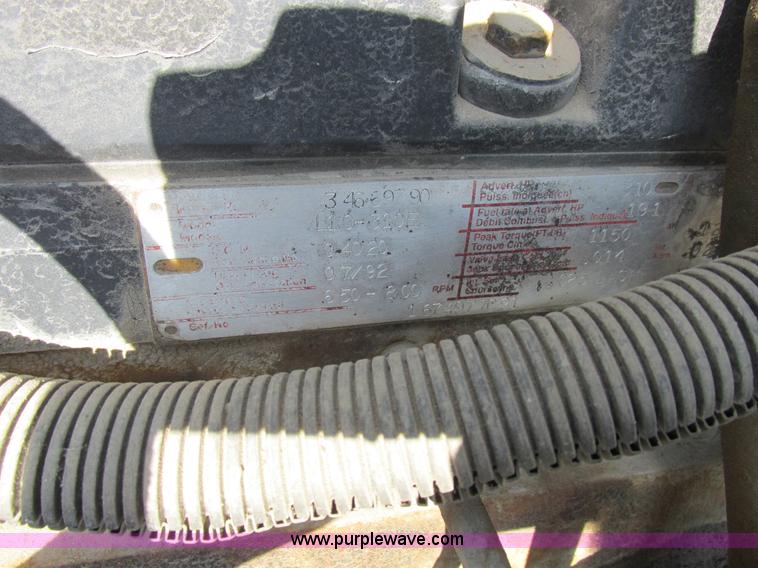 image for item L4015 1993 International 9400 crane truck