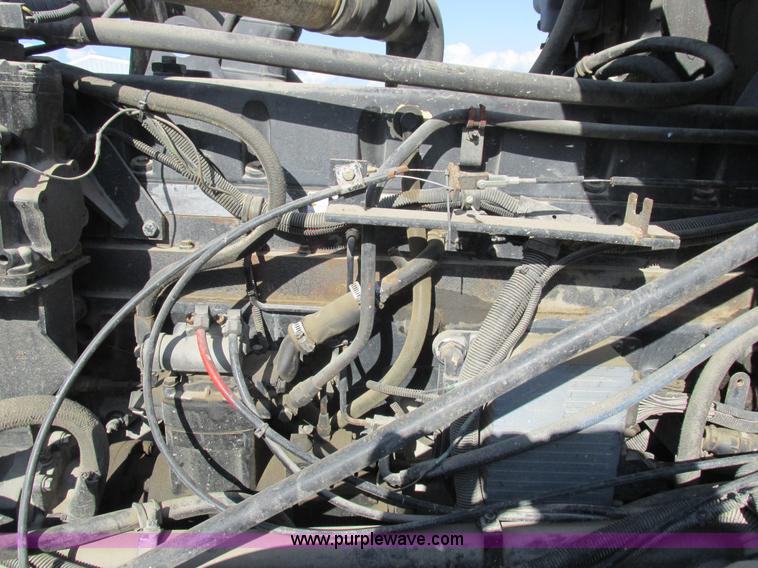 image for item L4015 1993 International 9400 crane truck