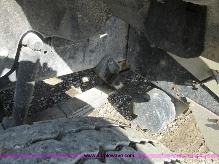 image for item L4015 1993 International 9400 crane truck