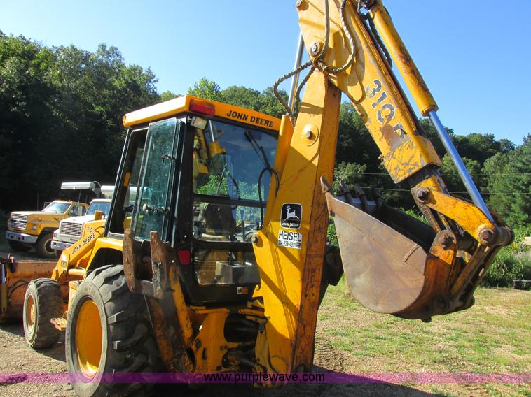image for item L4049 1991 John Deere 310D backhoe