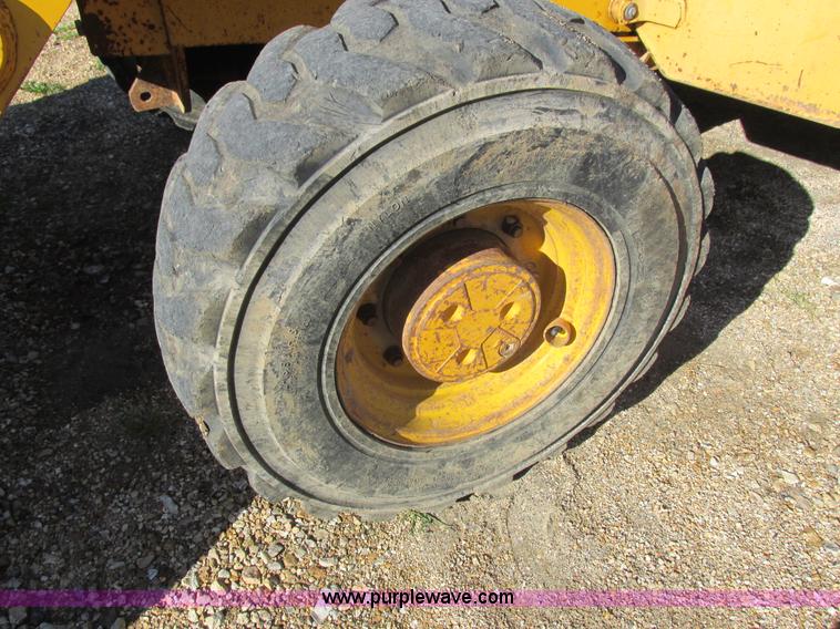 image for item L4049 1991 John Deere 310D backhoe