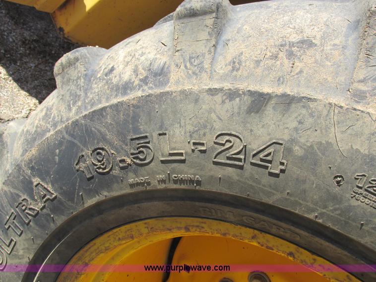 image for item L4049 1991 John Deere 310D backhoe