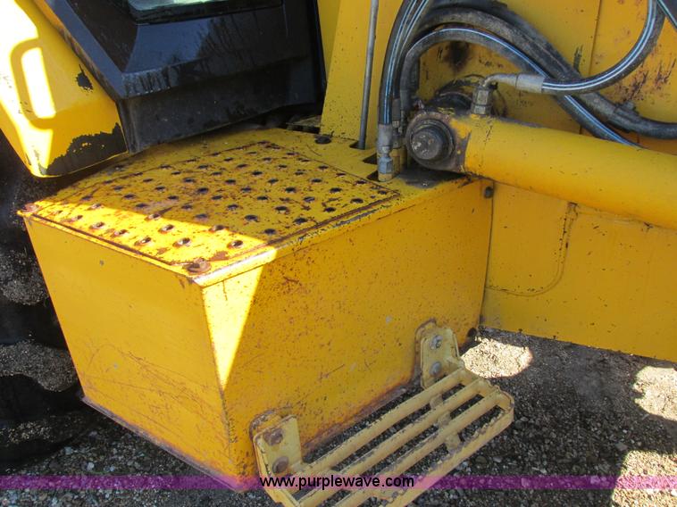 image for item L4049 1991 John Deere 310D backhoe