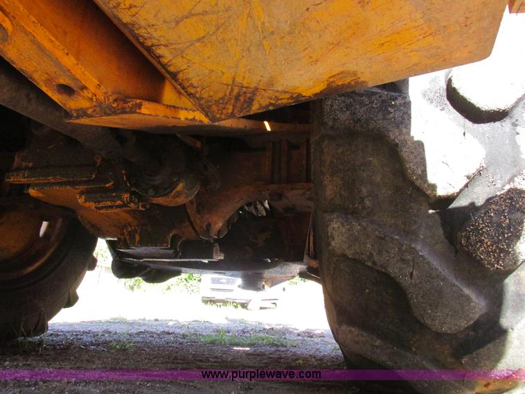 image for item L4049 1991 John Deere 310D backhoe