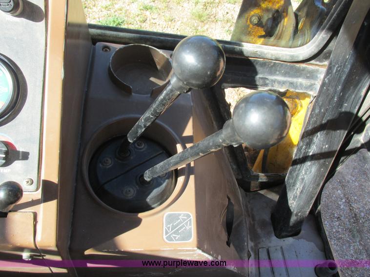 image for item L4049 1991 John Deere 310D backhoe