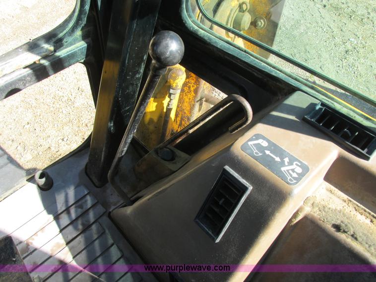 image for item L4049 1991 John Deere 310D backhoe