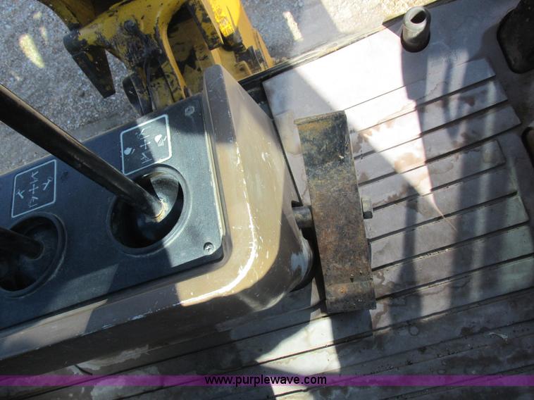 image for item L4049 1991 John Deere 310D backhoe