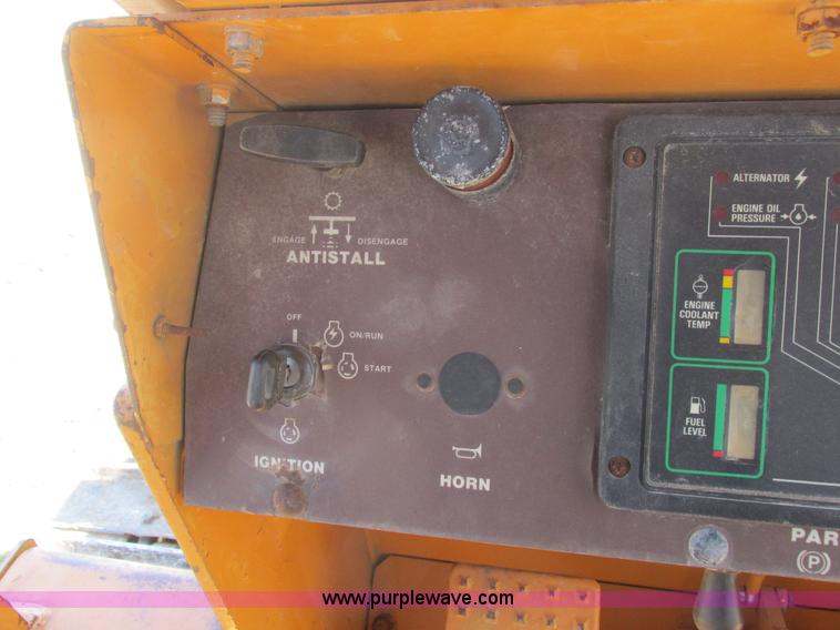 image for item L4050 1989 Case 1550 dozer