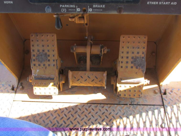 image for item L4050 1989 Case 1550 dozer