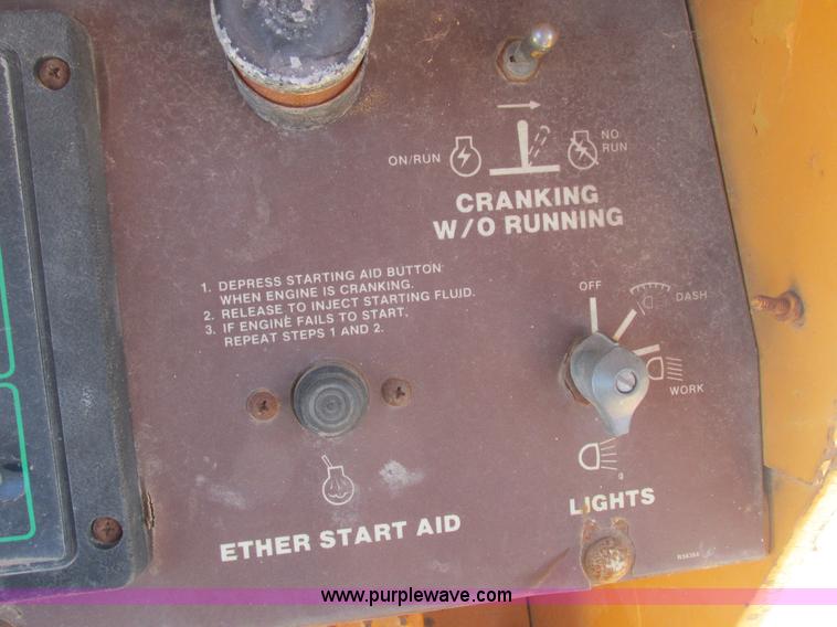 image for item L4050 1989 Case 1550 dozer