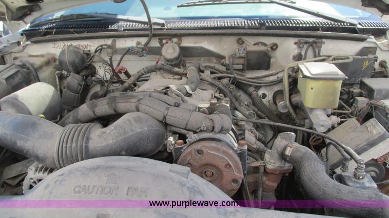 image for item L5252 2002 Chevrolet Silverado 3500HD bucket truck