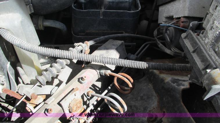 image for item L5252 2002 Chevrolet Silverado 3500HD bucket truck