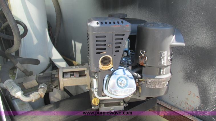 image for item L5252 2002 Chevrolet Silverado 3500HD bucket truck