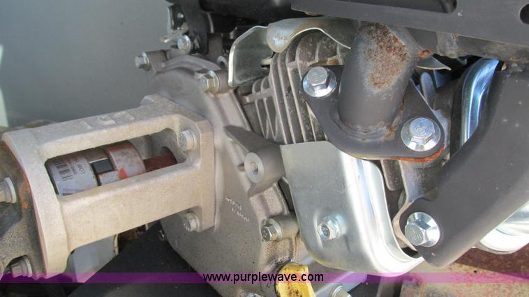 image for item L5252 2002 Chevrolet Silverado 3500HD bucket truck