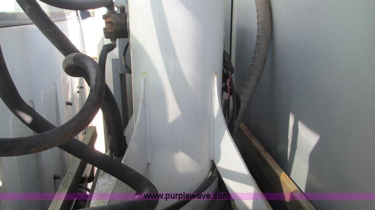 image for item L5252 2002 Chevrolet Silverado 3500HD bucket truck