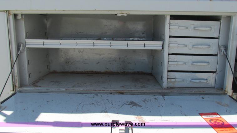 image for item L5252 2002 Chevrolet Silverado 3500HD bucket truck