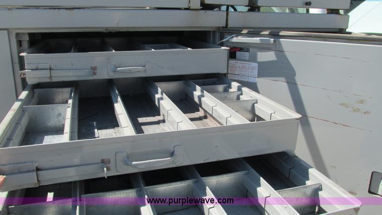 image for item L5252 2002 Chevrolet Silverado 3500HD bucket truck