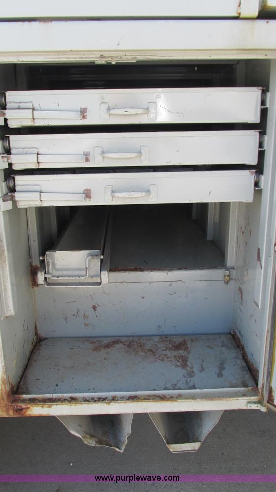 image for item L5252 2002 Chevrolet Silverado 3500HD bucket truck