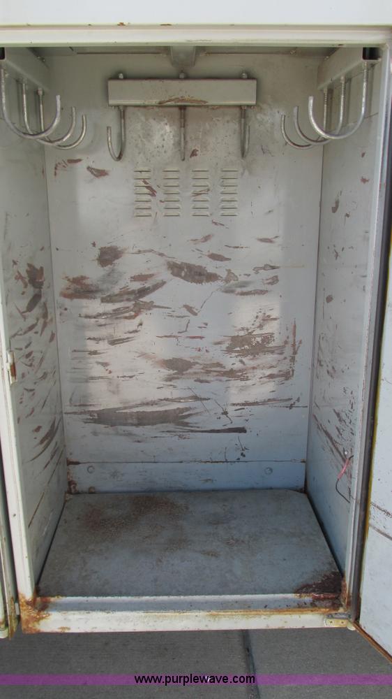 image for item L5252 2002 Chevrolet Silverado 3500HD bucket truck