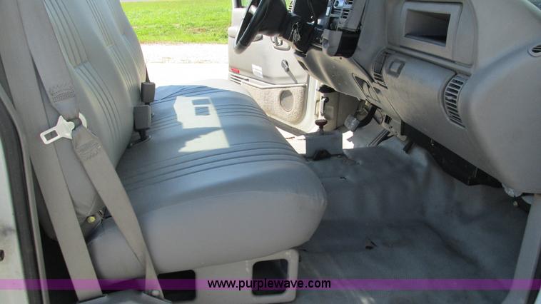 image for item L5252 2002 Chevrolet Silverado 3500HD bucket truck