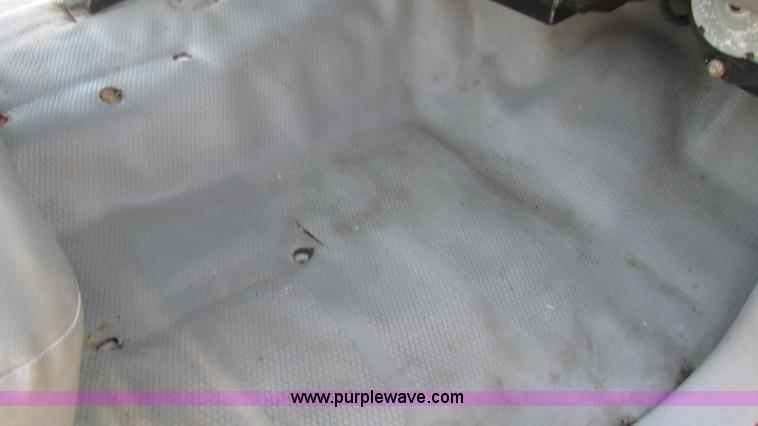 image for item L5252 2002 Chevrolet Silverado 3500HD bucket truck