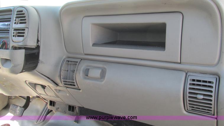 image for item L5252 2002 Chevrolet Silverado 3500HD bucket truck