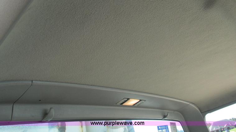 image for item L5252 2002 Chevrolet Silverado 3500HD bucket truck