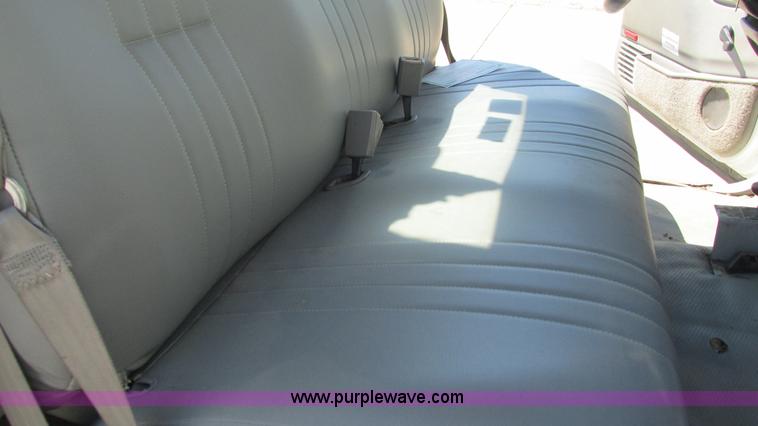 image for item L5252 2002 Chevrolet Silverado 3500HD bucket truck