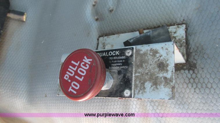 image for item L5252 2002 Chevrolet Silverado 3500HD bucket truck