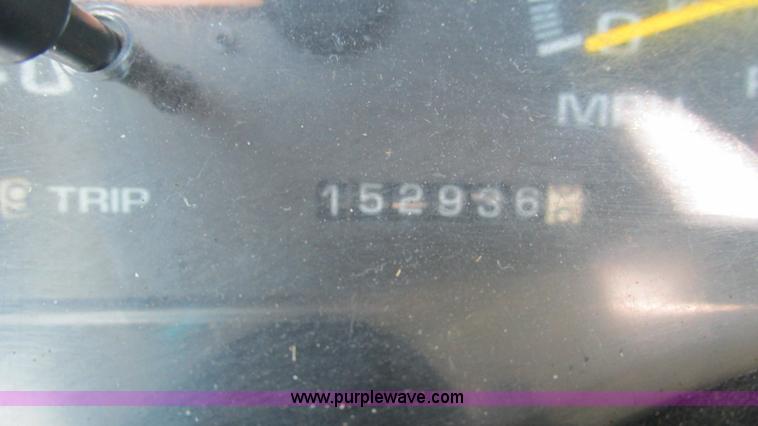 image for item L5252 2002 Chevrolet Silverado 3500HD bucket truck