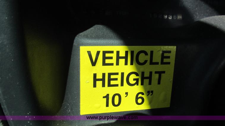 image for item L5252 2002 Chevrolet Silverado 3500HD bucket truck