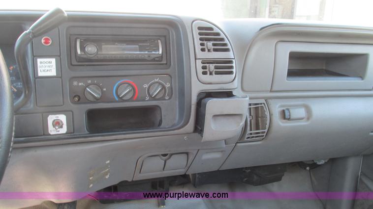 image for item L5252 2002 Chevrolet Silverado 3500HD bucket truck