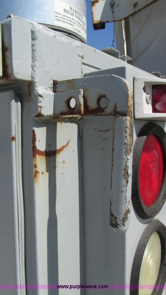 image for item L5252 2002 Chevrolet Silverado 3500HD bucket truck