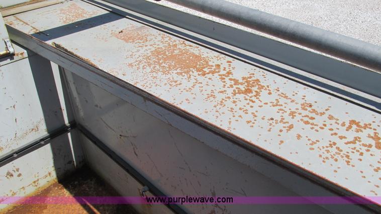 image for item L5252 2002 Chevrolet Silverado 3500HD bucket truck