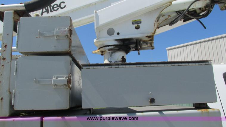 image for item L5252 2002 Chevrolet Silverado 3500HD bucket truck