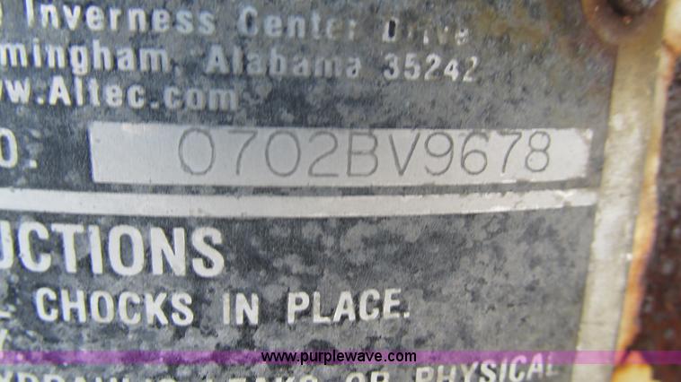 image for item L5252 2002 Chevrolet Silverado 3500HD bucket truck