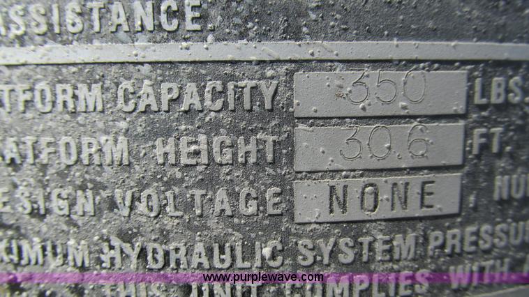 image for item L5252 2002 Chevrolet Silverado 3500HD bucket truck