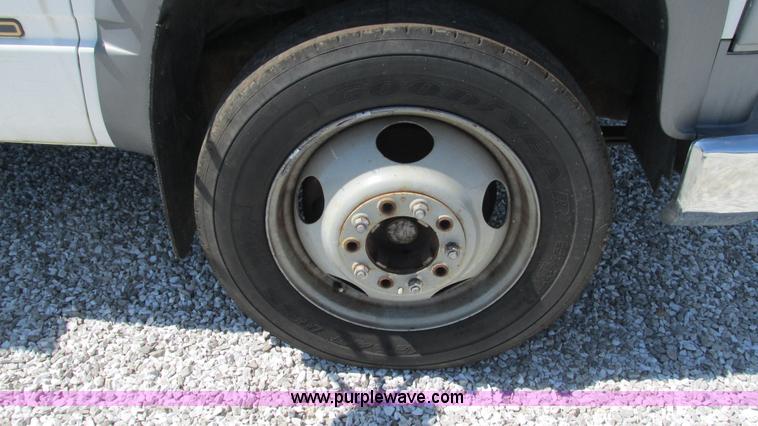 image for item L5252 2002 Chevrolet Silverado 3500HD bucket truck