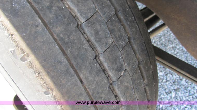 image for item L5252 2002 Chevrolet Silverado 3500HD bucket truck