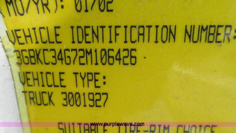 image for item L5252 2002 Chevrolet Silverado 3500HD bucket truck