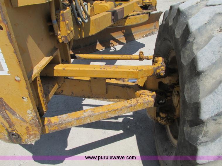 image for item R9422 1979 Caterpillar 140G motor grader