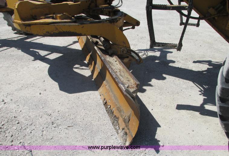 image for item R9422 1979 Caterpillar 140G motor grader